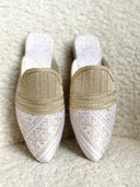 Babouches blanches imprimées doré